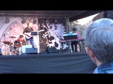 Jaroslav Uhlíř s kapelou ve Slaném