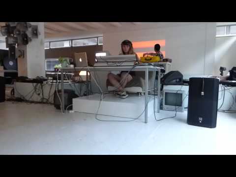 Nadia Struiwigh at Isotoop LIVE