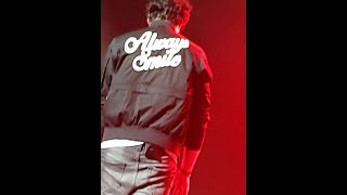 AMIR rend hommage à JOHNNY &quot;Que je t&#39;aime&quot; au théâtre Femina à Bordeaux !