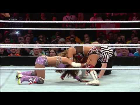 Layla and Kaitlyn vs. Eve and Aksana: Raw, Nov. 5, 2012