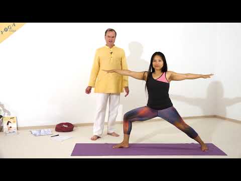 Heldenstellung mit Blick nach vorne - Yoga Asana Lexikon