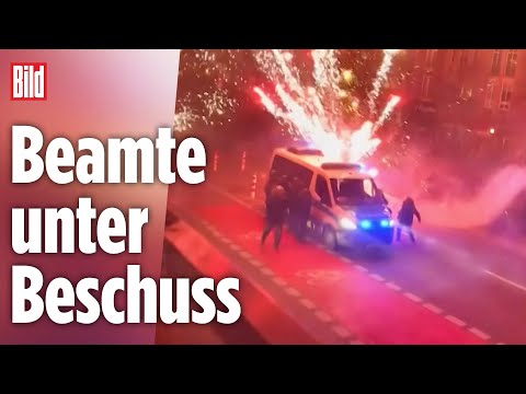 Kugelbombe explodiert über Polizeiwagen in Berlin