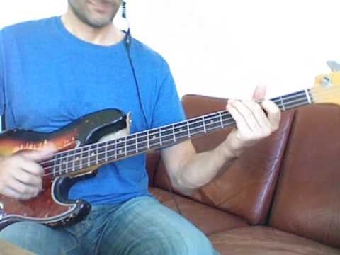 L230 Slap bass lick in 2 octaves
