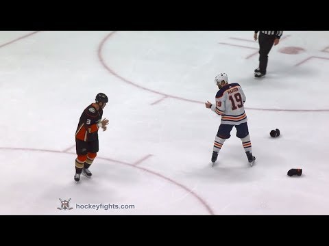 Patrick Maroon vs Kevin Bieksa