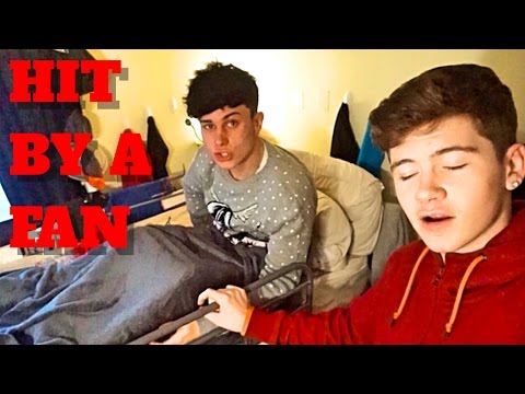 ファンに殴られる！- VLOGMAS (HIT BY A FAN! - VLOGMAS)