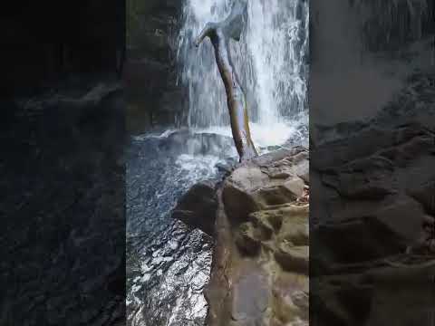 Cascata no Cerro Da Lagoa, aproximadamente 20 km de Santana Da Boa Vista.
