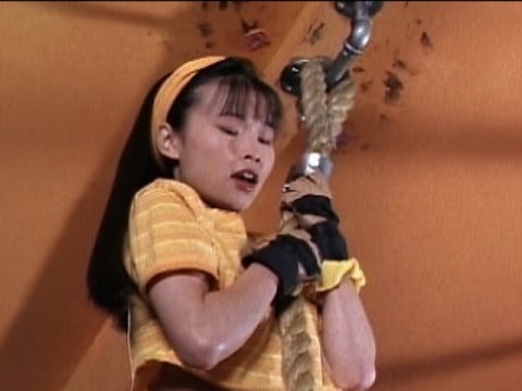 Trini (Yellow Ranger) faces her fear | E2 High Five | Mighty Morphin | Power Rangers Official