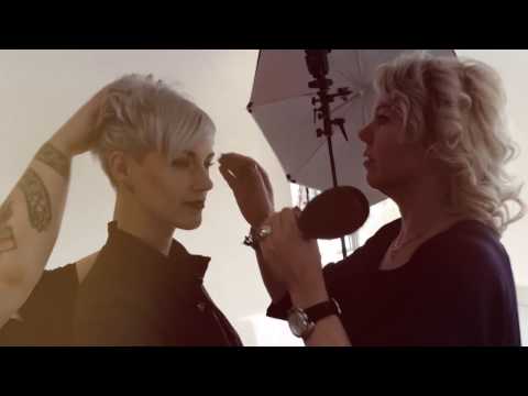 Der Trend: GRANNY LOOK | graue Haare mit Artistique Experience Grey Color