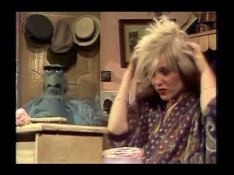The Muppet Show - 209: Madeline Kahn - Cold Open (1977)