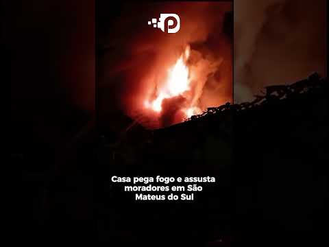 Casa pega fogo e assusta moradores em São Mateus do Sul
