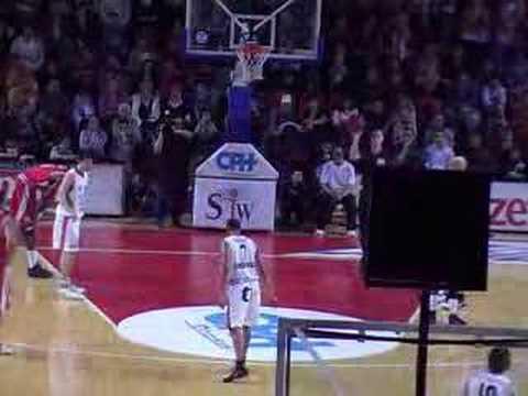 41 05-01-08 Charleroi-BCO - Vrijworpen Jerry Green; 69-73.mp