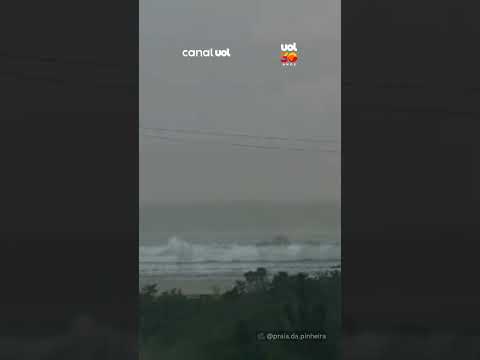 Turista morre após ser atingida por raio na Praia do Sonho em Palhoça (SC)