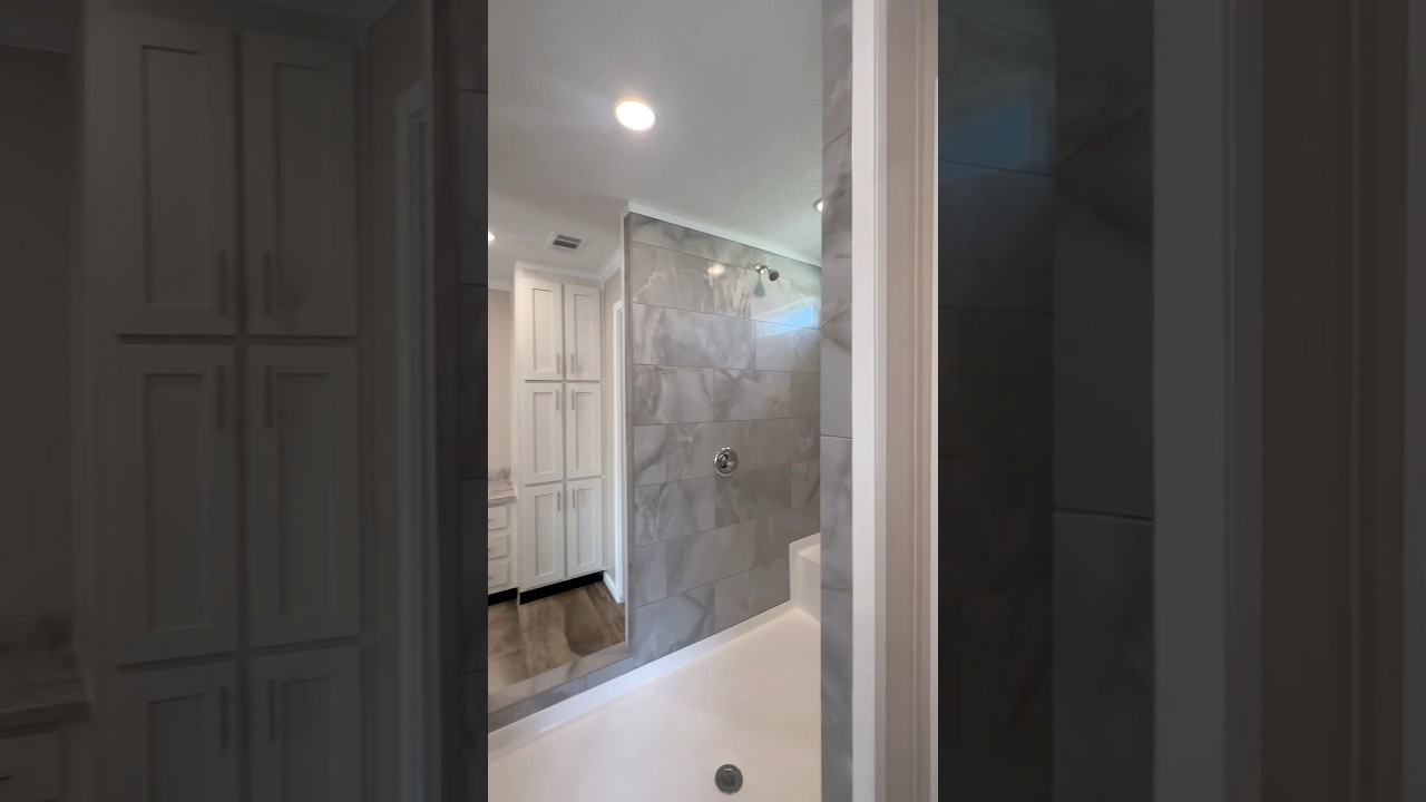 Family friendly layout!! Meet the Iris by Bravo Homes🏠 #prefabhomes #closetdesign #showerdesign