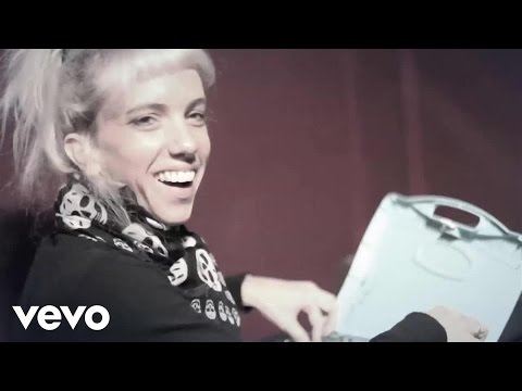 Nana Rizinni - La Na Nana (Teaser 1)