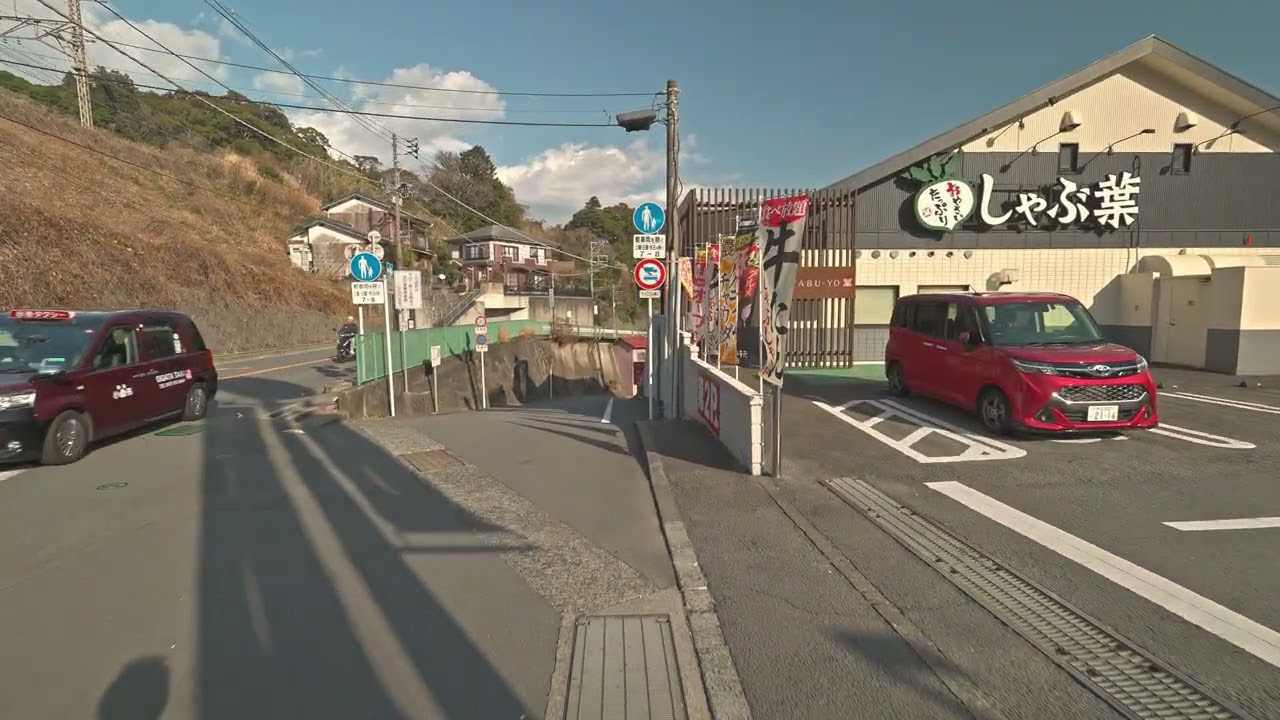 Blooming sakura in Atami - from Kinomiya to the very fake castle