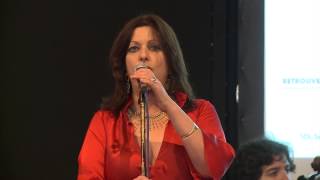 Show de Lidia Borda en homenaje a Atahualpa Yupanqui en el Salón del Libro de París 2014