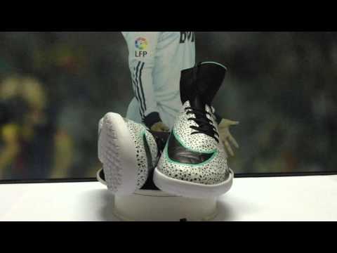 Unboxing 2016 new  Nike HypervenomX Proximo IC Safari White/Jade/Black