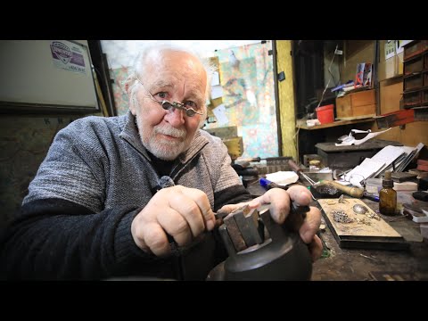 Człowiek, który jest rzemieślnikiem na wagę złota