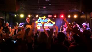 New Years Day - Angel Eyes (Ft. Chris Motionless) LIVE @ChainReaction