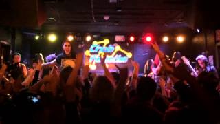 New Years Day - Angel Eyes (Ft. Chris Motionless) LIVE @ChainReaction