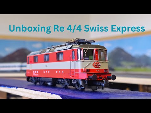 Unboxing  Roco 7520002, Re 4/4 Swiss Express 11108 "Cremeschnitte"