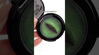 Cat’s eye blush 🐈‍⬛💚 #blush #sheglam #makeup #makeupfinds #makeupunboxing  #halloweenmakeup #fyp