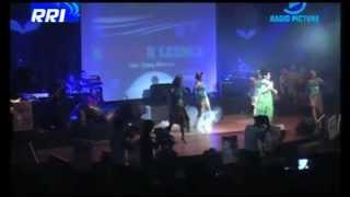 Download lagu KAREDOK LEUNCA (konser tanda cinta RIKA RAFIKA) mp3 Download lagu KAREDOK LEUNCA (konser tanda cinta RIKA RAFIKA) mp3