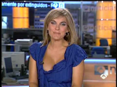 Funny woman videos - Pretty News Woman Wardrobe Malfunction