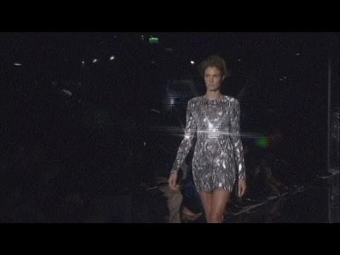 Powerful Tom Ford woman graces London catwalk - le mag