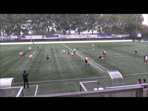 Kickboks actie RVVH speelster Op Priscilla