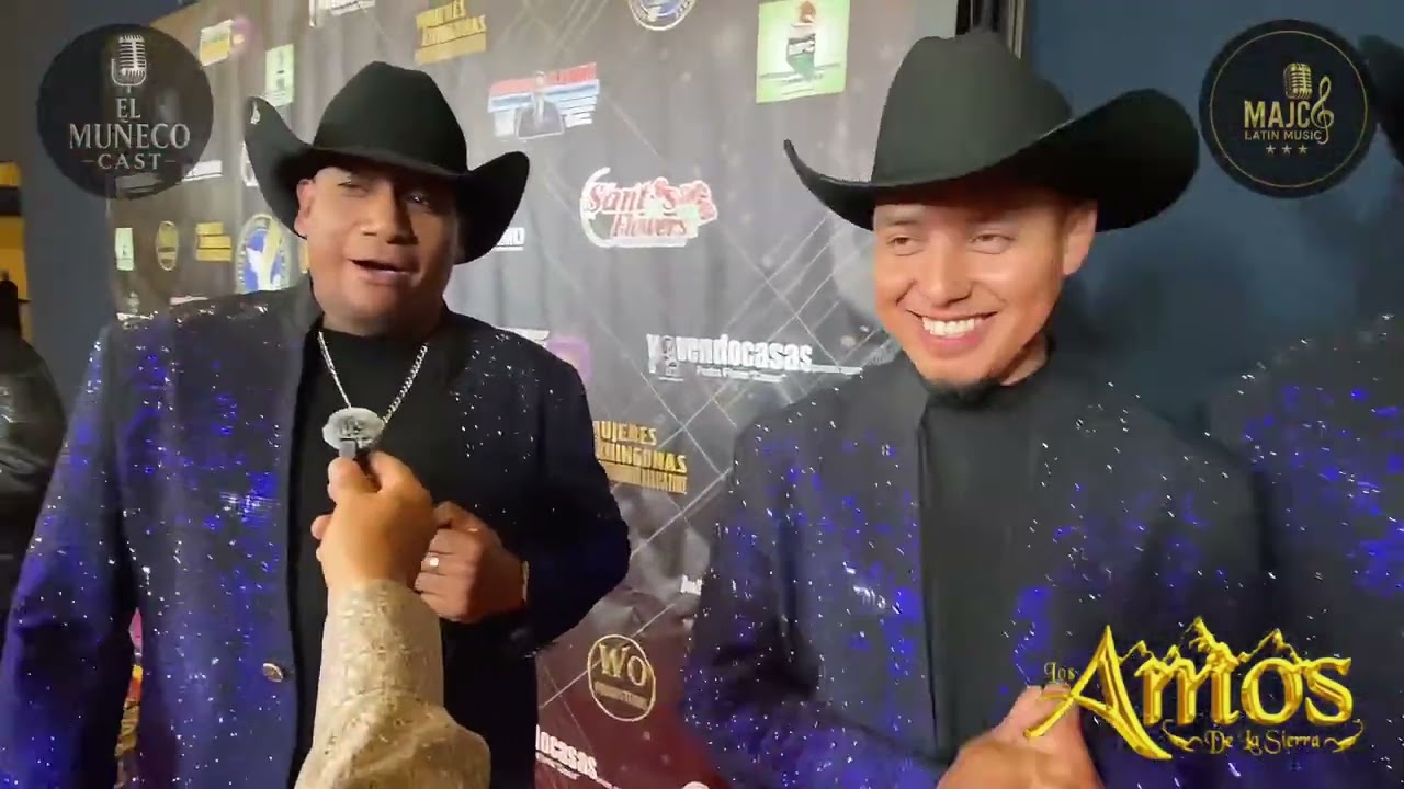 Los Amos de la Sierra l Recibiendo el micrófono de Oro & Muñeco Cast en Entrevista 