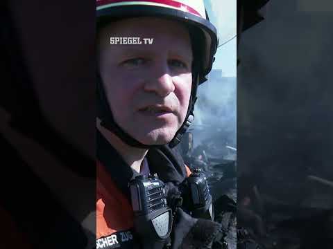 Feuerwehr im Einsatz auf dem Dach | SPIEGEL TV Shorts
