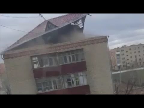 Штормовой ветер в Омске срывал крыши с домов. 7 апреля 2020 года