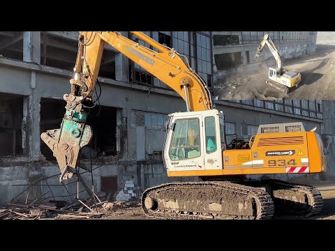 Liebherr 934 Working With Concrete Pulverizer Attachment - Sotiriadis/Labrianidis Demolition Works