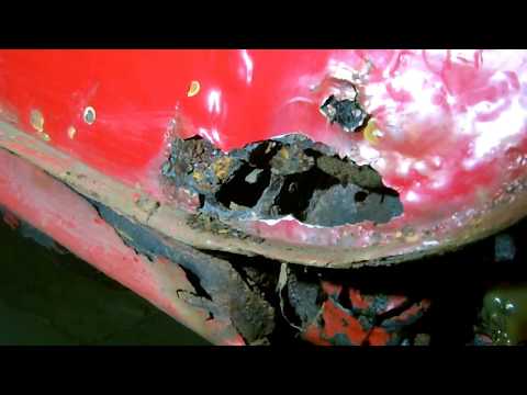 Classic Austin mini restoration. Overview of the rot on Angus
