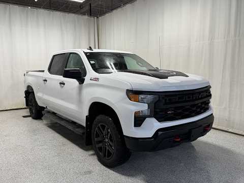 2025 Chevrolet Silverado 1500 Crew Cab Standard Box 4-Wheel Drive Custom Trail Boss in White for sale at Park Mazda in Sherwood Park, AB
