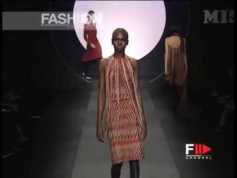 "Missoni" Autumn Winter 2001 2002 Milano 3 of 4 pret a porter by FashionChannel.mov