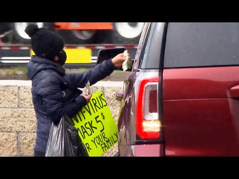 全国のフードバンクのラインは、マイルのために伸びている (Food Bank Lines Across the Country Stretch for Miles)