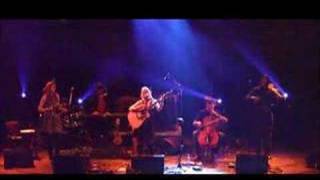 Basia Bulat - Snakes and Ladders - live in Brussels