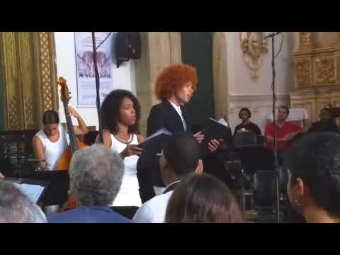 Rita Pinheiro e o Coro Juvenil Neojiba.