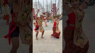 Download lagu Suku Dayak asli Indonesia di Rusia mp3