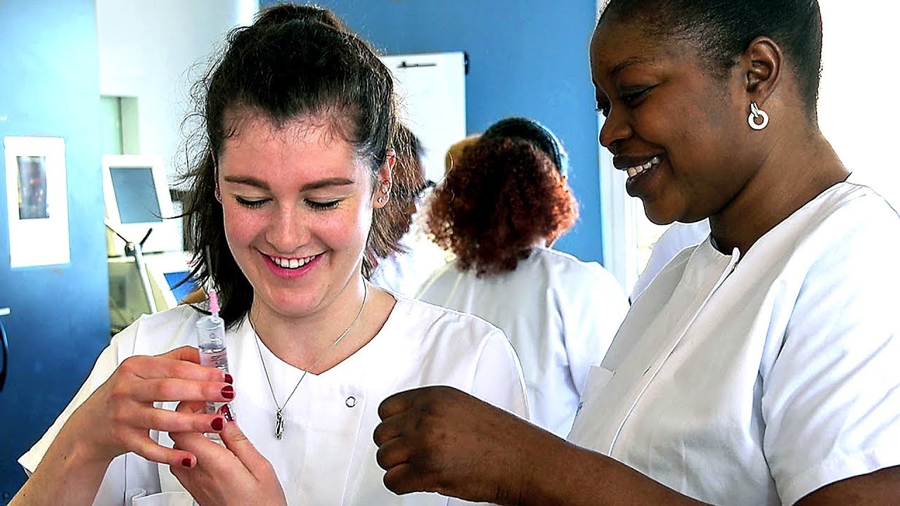 DE CHAQUE INSTANT Bande Annonce  Documentaire, Hôpitaux