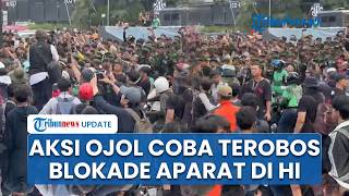 Driver Ojek Online Mencoba Menerobos Blokade TNI-Polri yang Menghadang Massa Aksi di Bundaran HI
