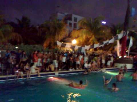 Danny Tenaglia   WMC MIAMI 2010 pool party @ shelborne hotel