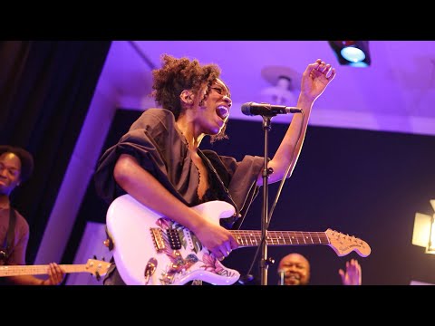 Evan Nicole Bell - Runaway Girl (Reprise) Live at the Clubhouse