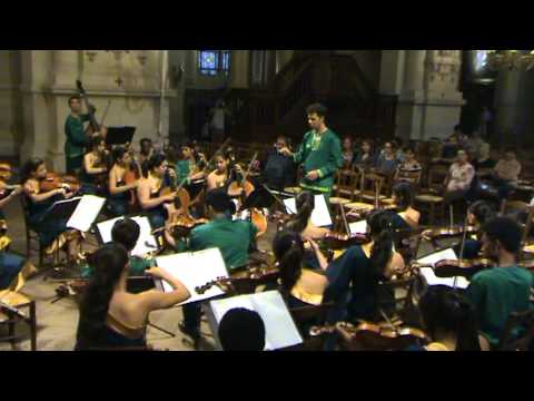 Orquestra Jovem de Contagem - Apresentação em Paris, tocando Aquarela do Brasil de Ary Barrososo