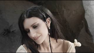 Laura Pausini - CUANDO NACEN AMORES con Ricardo Montaner (Official Visual Video)