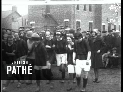 Miners' Wives Football Final & Cuts (1926)