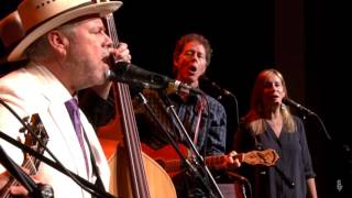 Robert Earl Keen / John Fullbright - Snowin' On Raton (eTown webisode #862)