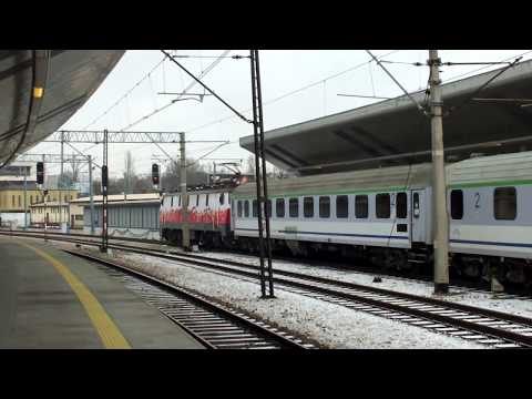 Niepodległa EP09-045 Kraków Główny z pociągiem ekspresowym InterCity nr EIC3504 do Gdyni